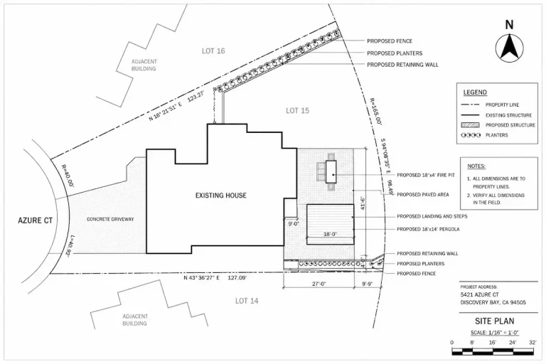Site plan with building footprint and dimensions